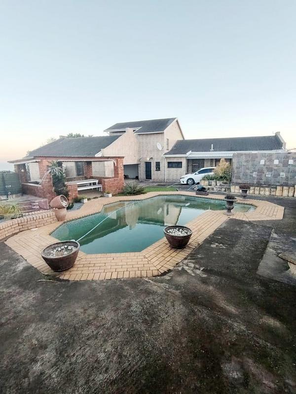 4 Bedroom Property for Sale in Sunnyridge Eastern Cape